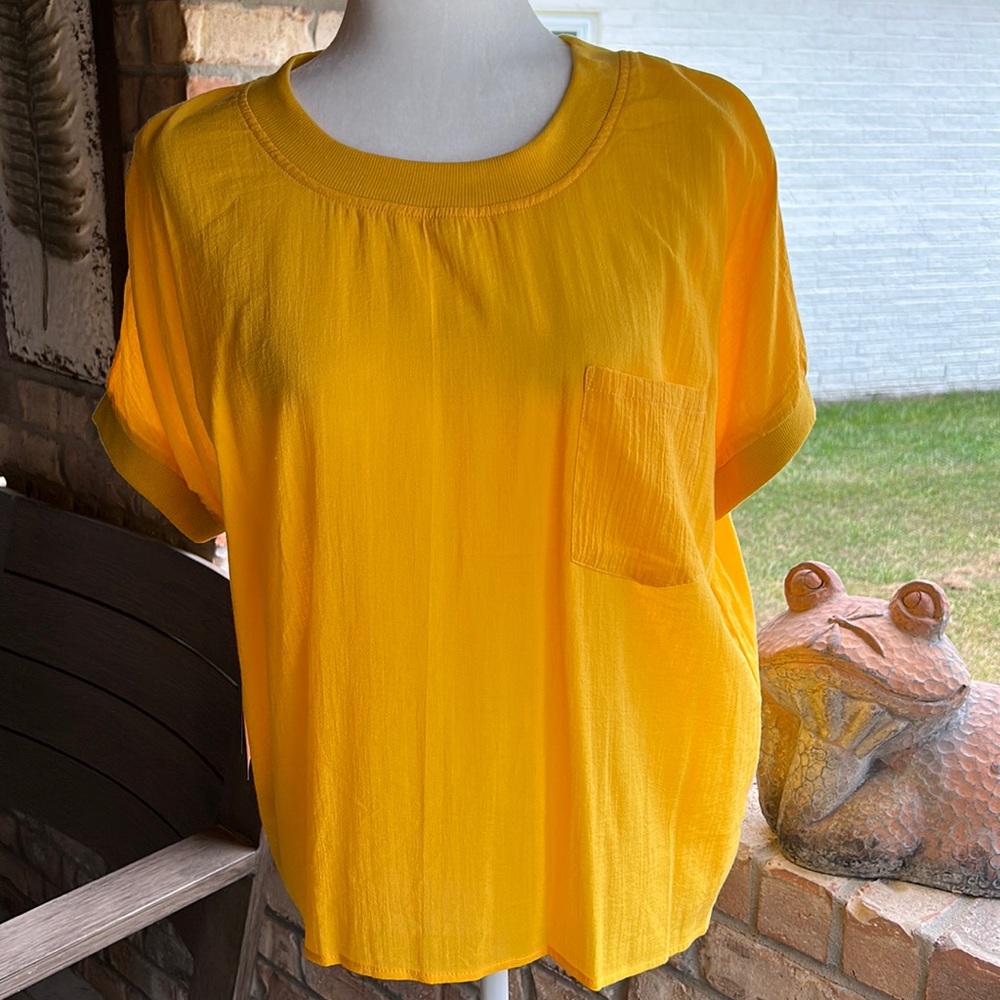 Callahan Knitwear Yellow Semi-Sheer Pocket Tee M